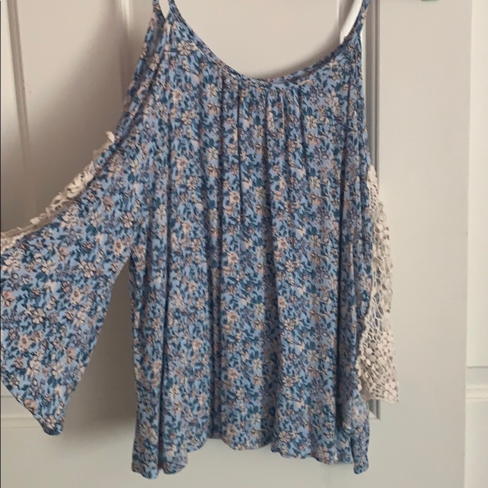 has no tags but never been worn.  too big for me
